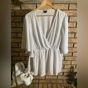 ‎White with black polka dots torrid top